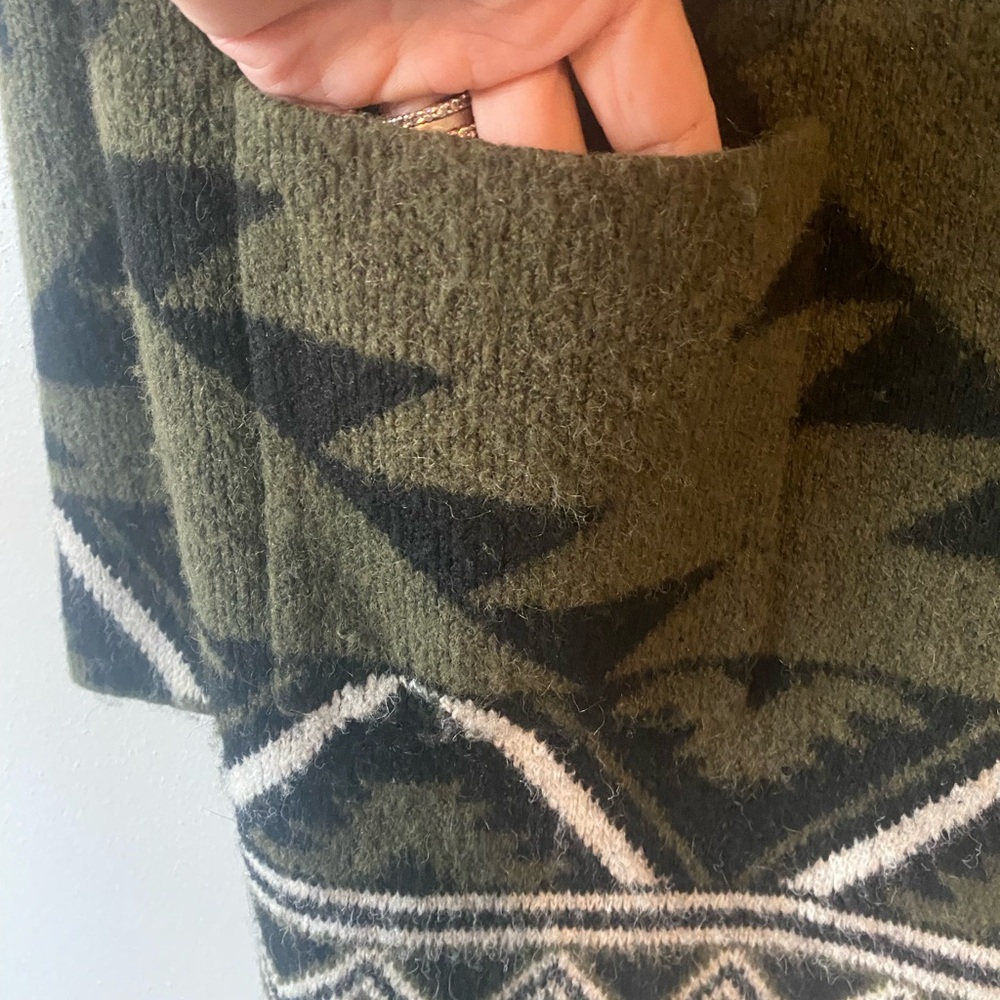 Frye Women's The Cozy Cardigan Olive Green Black
Southwest Aztec Western Size M - Picture 7 of 11